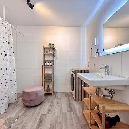 Appartio-110 M2-6 Pers-kh Naehe-modern-luxurioes